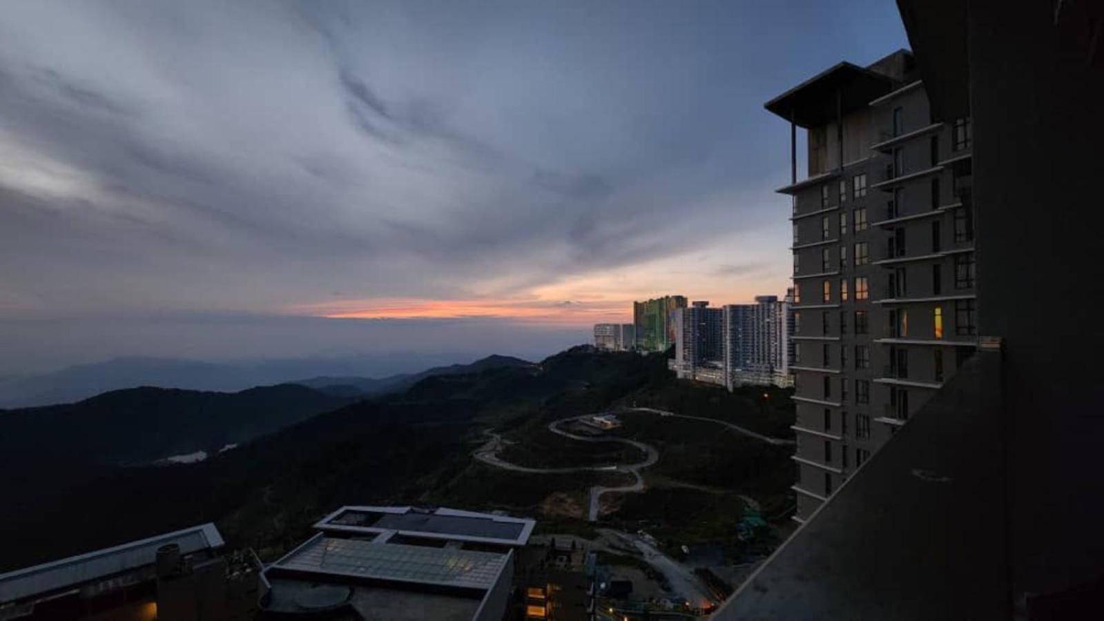 Hilltop Cloud View Genting Luxury Suite Genting Highlands Exterior photo